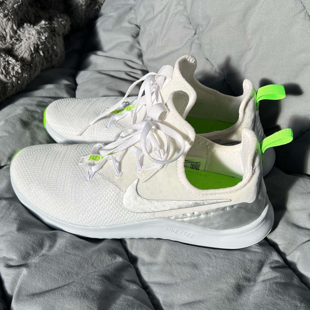 Nike Women's Free TR 8 Running Sneakers White, Grey/Silver, Green Size 9